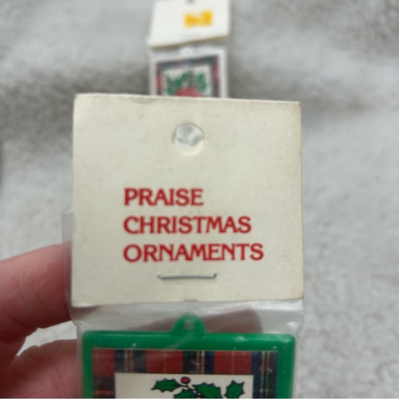 Praise Christmas Ornaments 3 plastic Jesus is the Reason 4" bag #1 - Picture 5 of 12